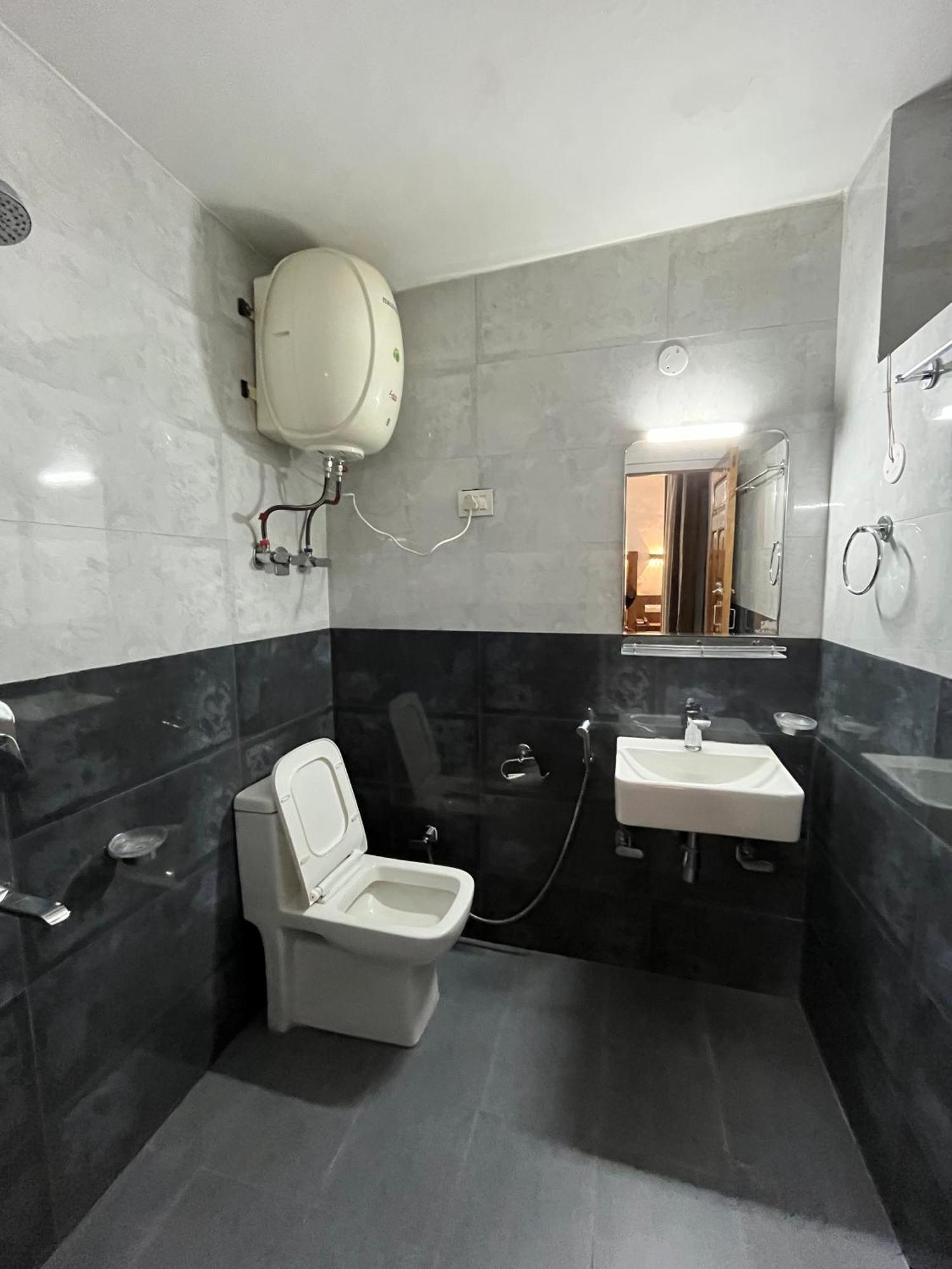 Hotel Premier Mall Road Manali Exterior foto