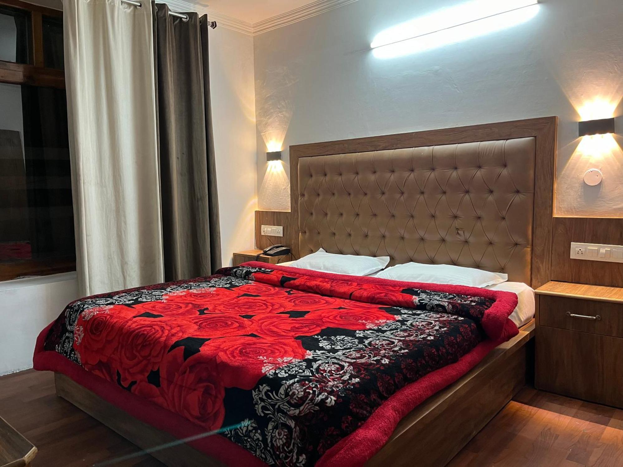 Hotel Premier Mall Road Manali Exterior foto