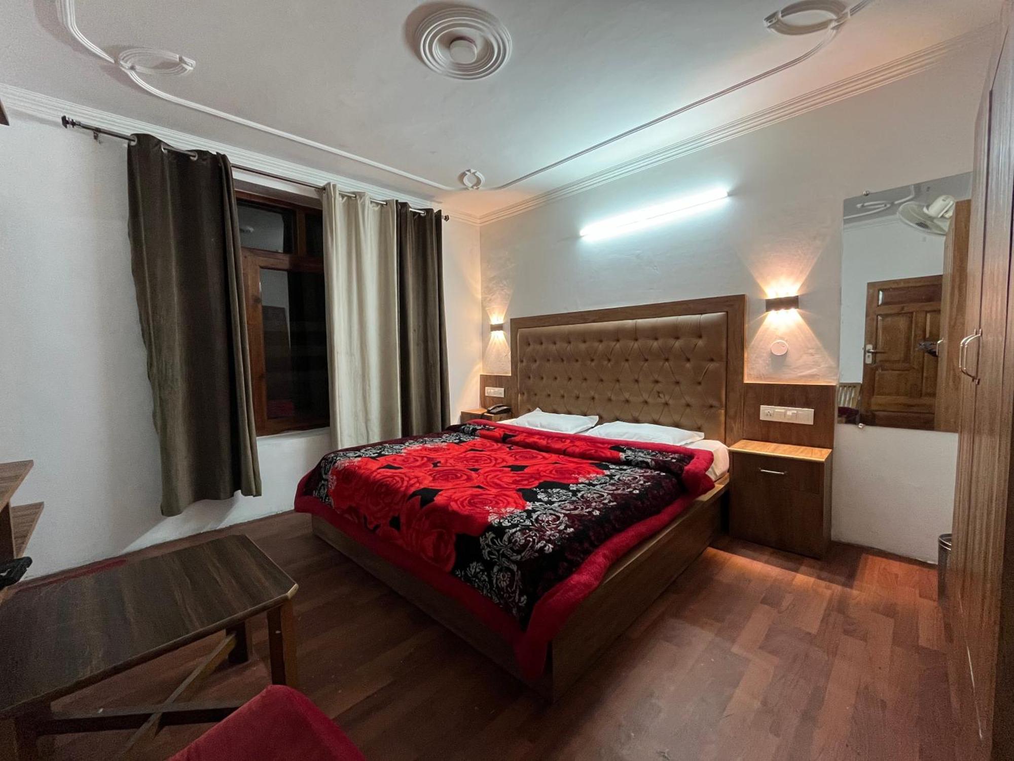 Hotel Premier Mall Road Manali Exterior foto