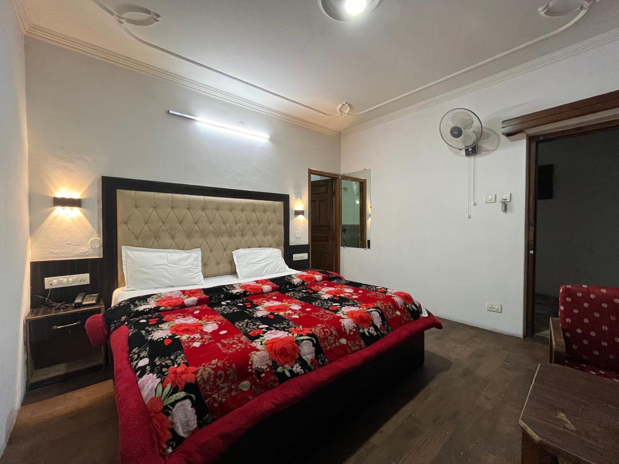 Hotel Premier Mall Road Manali Exterior foto
