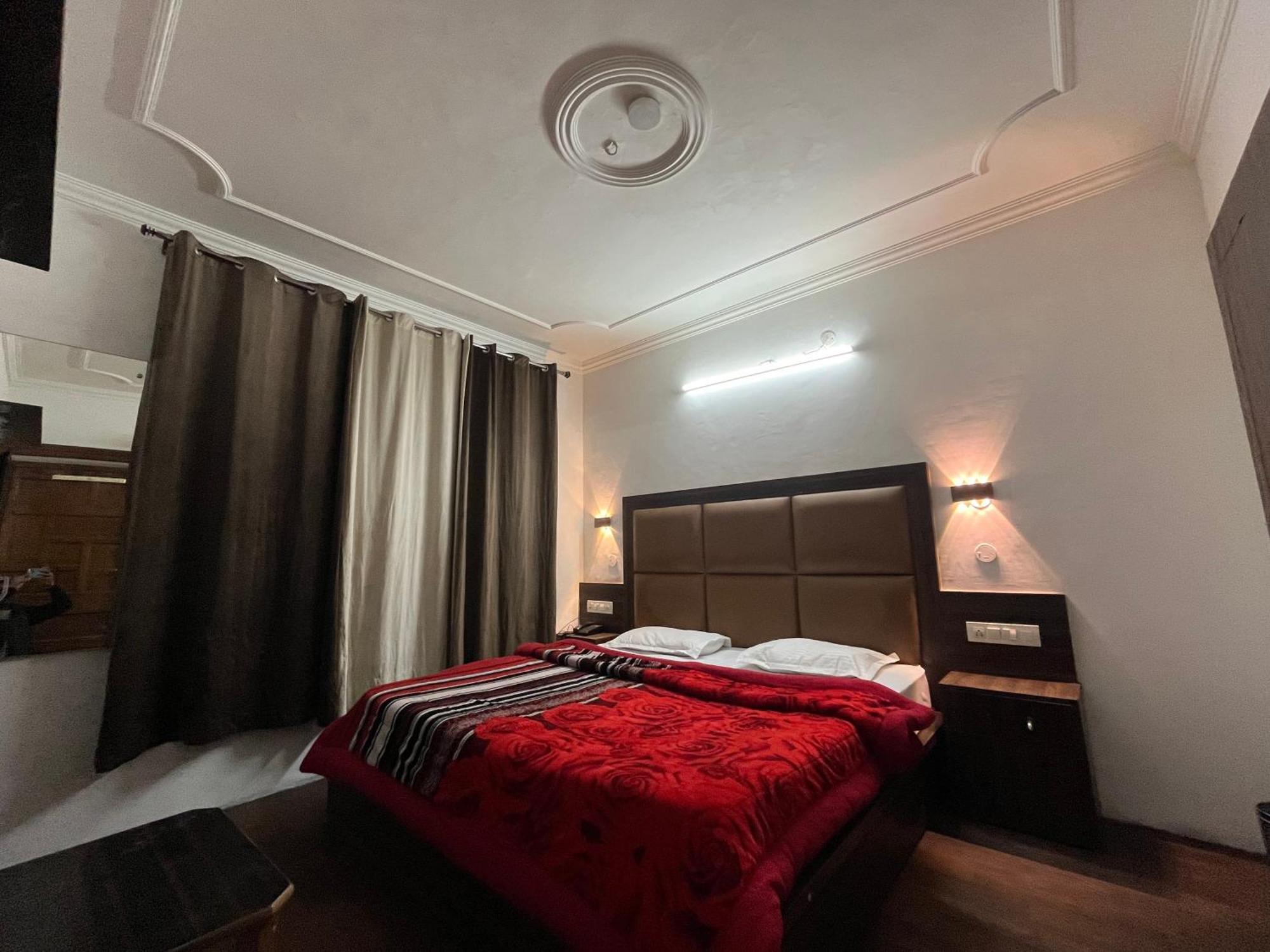 Hotel Premier Mall Road Manali Exterior foto